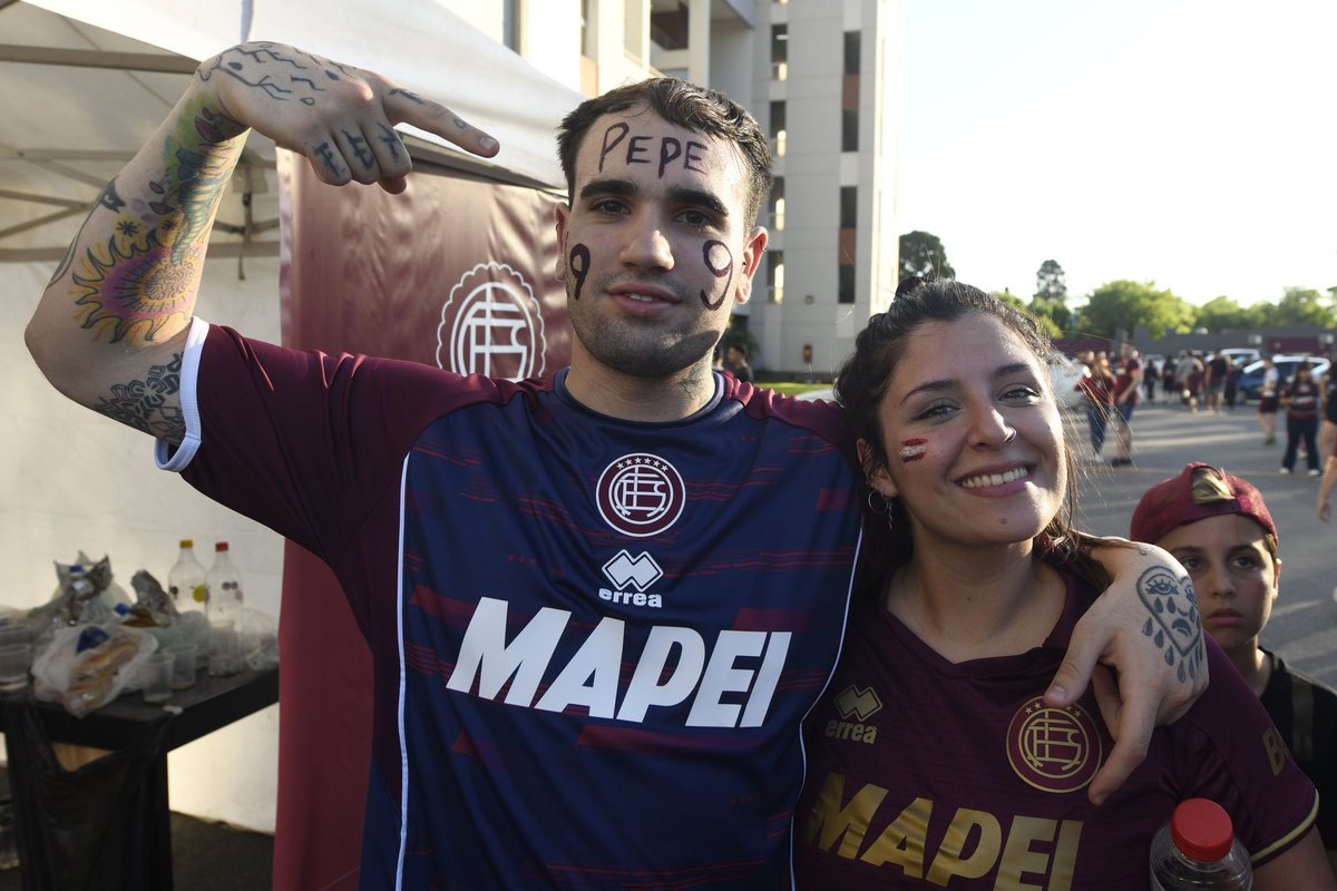 clublanus's tweet photo. Estos colores y el 9 en la piel 🇱🇻❤️
#TodosConLa9 #SandHistóric9
#JuegaLanús https://t.co/8EUUpucVUg