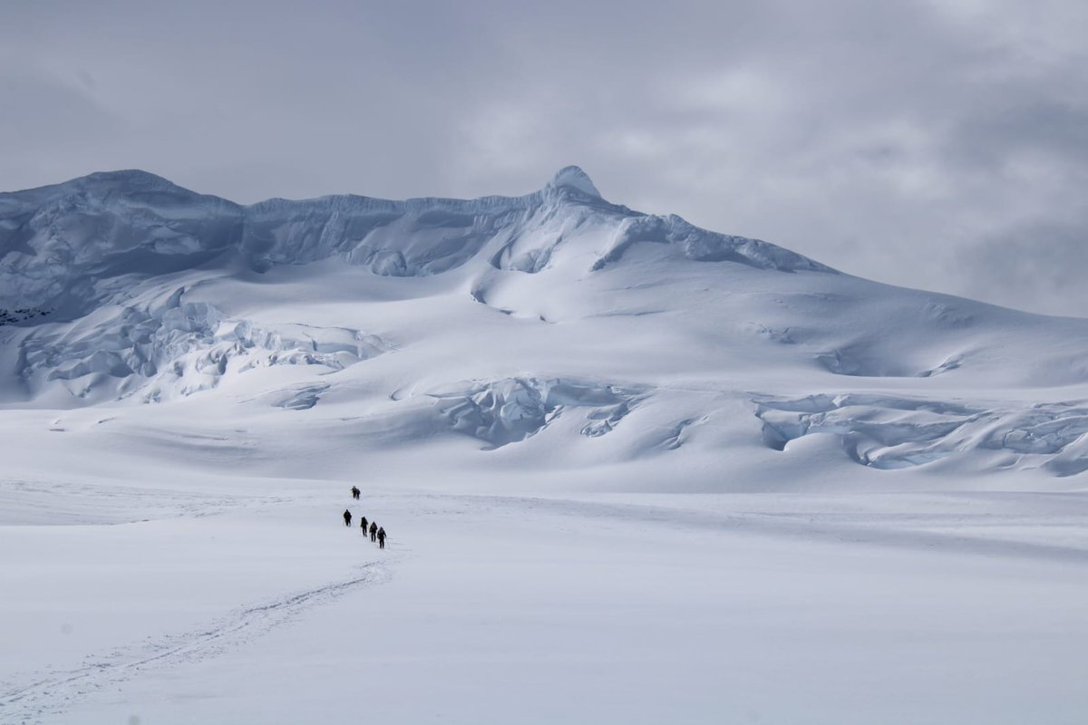 MADOC_ET's tweet photo. El mal tiempo y la mala visibilidad impiden, de momento, la aproximación de la expedición #2023PatagoniaSur al #Lautaro.
Pero sigue la actividad: hoy, 24 km de reconocimientos en torno al cerro Pirámide.
#EMMOE_ET #Cochrane https://t.co/iN3R54srzo
