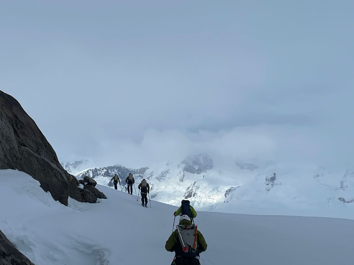 MADOC_ET's tweet photo. El mal tiempo y la mala visibilidad impiden, de momento, la aproximación de la expedición #2023PatagoniaSur al #Lautaro.
Pero sigue la actividad: hoy, 24 km de reconocimientos en torno al cerro Pirámide.
#EMMOE_ET #Cochrane https://t.co/iN3R54srzo