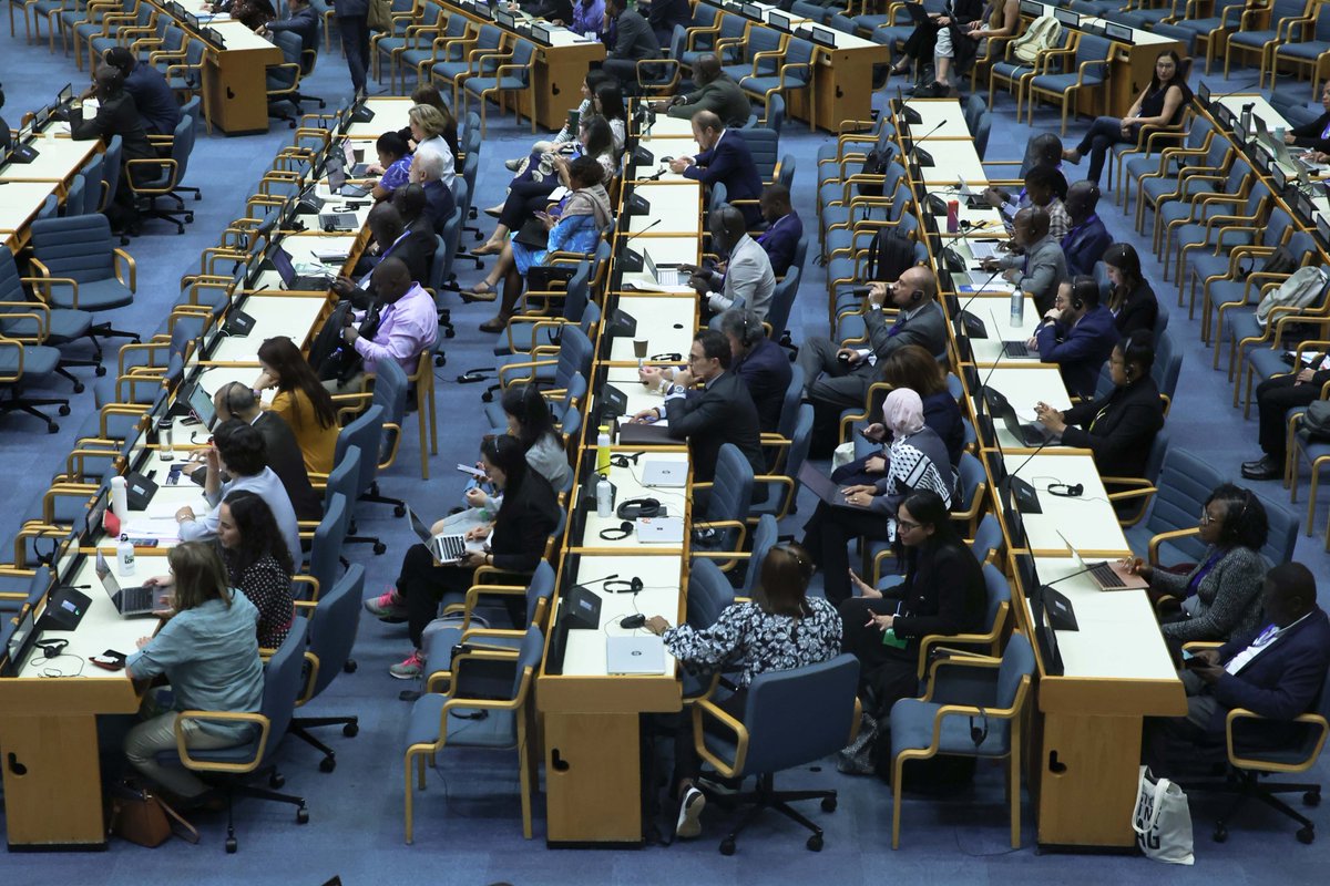 IISD_ENB's tweet photo. Delegates for #PlasticsTreaty #INC3 attended a prep meeting on issues not previously discussed primarily related to the preamble, principles, definitions, and scope of the new agreement on #plasticpollution

Read ➡️ https://t.co/k2xicezE8u

#plastic #beatplasticpollution https://t.co/9qWYva1Luy