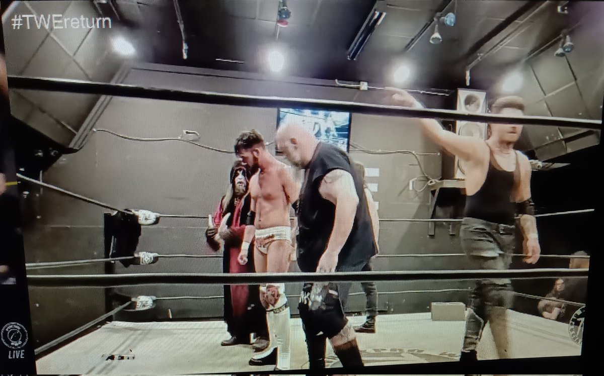 yellow_roni's tweet photo. An amazing match @ItsBrandonKirk vs @Jaden4Real !! #TWEreturn https://t.co/bS2Wgrm8Zk
