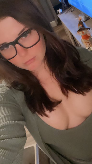 Cum play with me it&rsquo;s only $3 for a month 😈 https://t.co/ouiTQCUBTa. https://t.co/ypmjuVoGwY<a href="/tag/reetweet"class="tags"><span>#reetweet</span></a>