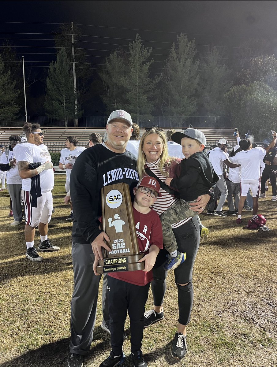 coach_mjacobs's tweet photo. My WHY!  🧱💍🏆🐻🧱 https://t.co/Lk871hUFJa