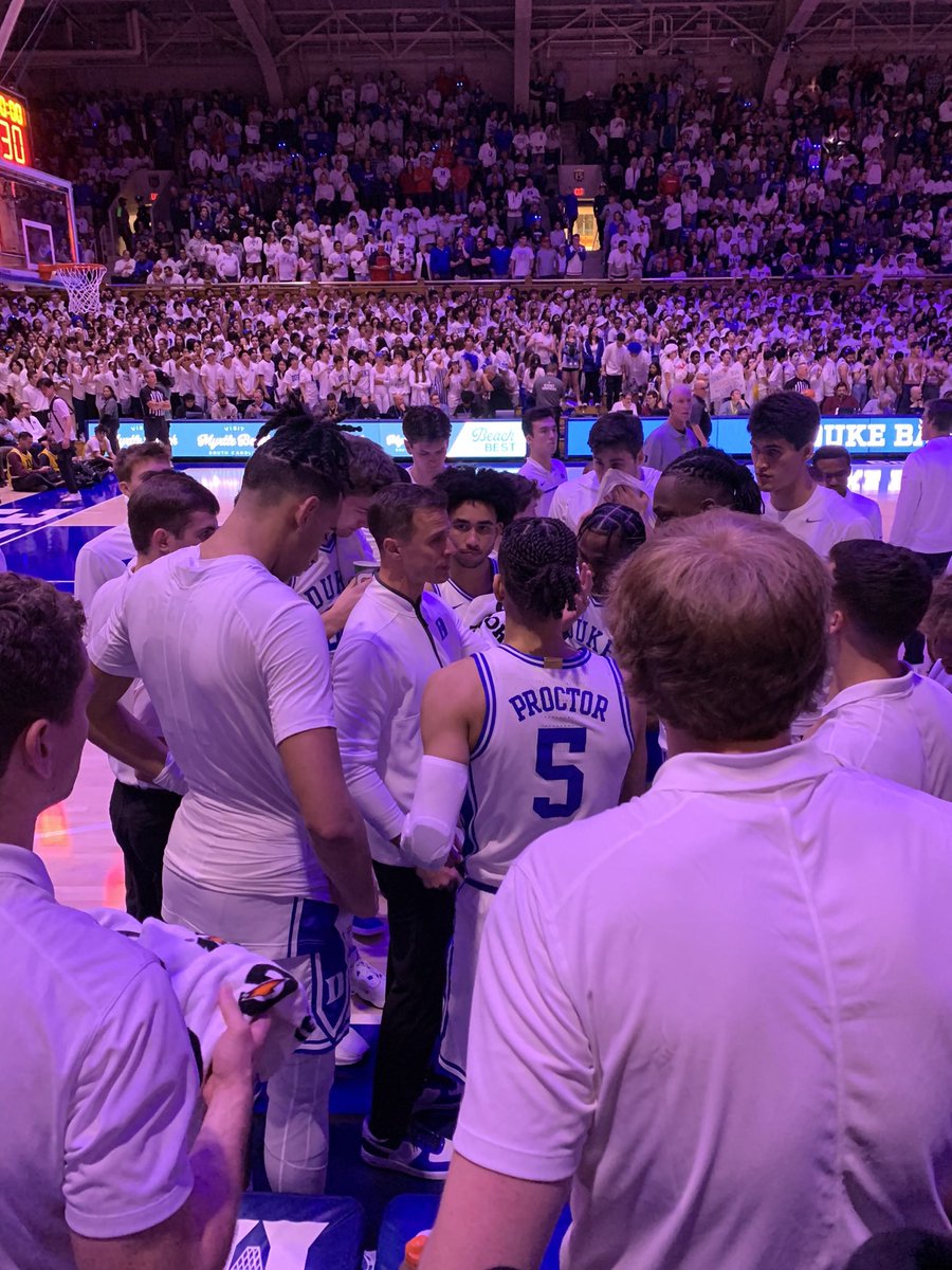 1SusanMusic's tweet image. Even though it was a loss, I had a blast.@DukeMBB #BucketListSeat #CameronIndoor #UpCloseAndPersonal 💙🏀😈