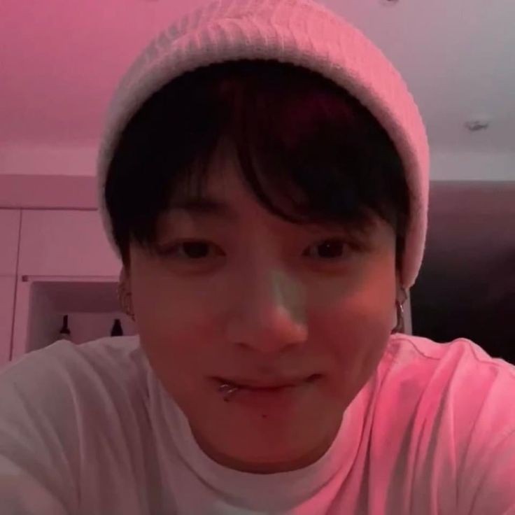 goottomie's tweet photo. Un #autaekook donde th padece de depresión grave y jk, su novio, esta haciendo todo lo posible para sacarlo de aquel pozo sin salida https://t.co/FeDMeuyygI
