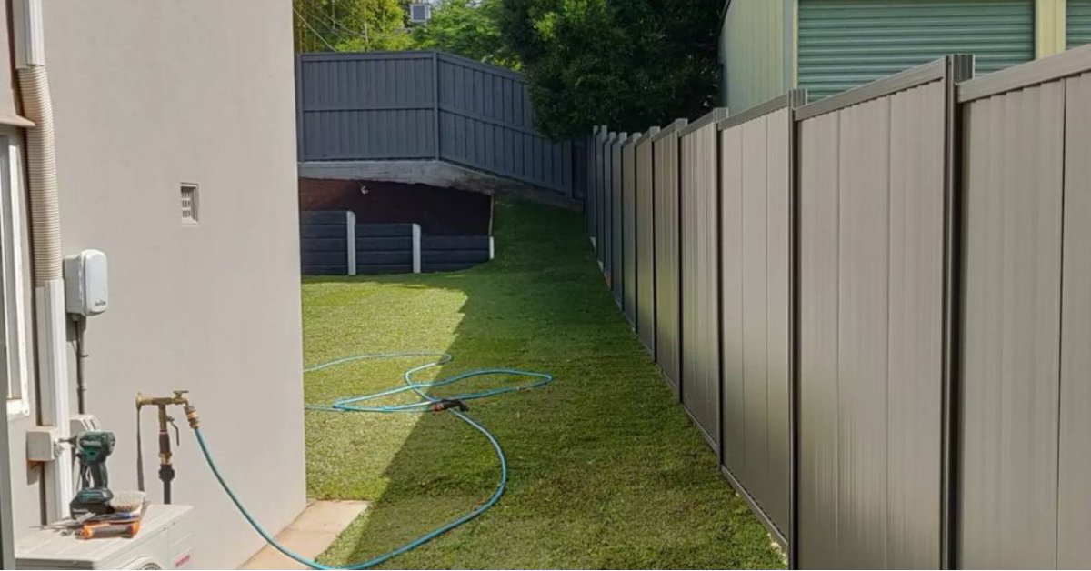 Woodland Grey Colorbond Fencing: 40m Installation Mastery
 rogerslittleloaders.com/woodland-grey-…
#WoodlandGreyColorbond #FencingInstallation #BrisbaneLandscaping #IpswichFences #ColorbondStyle #DurableFencing #OutdoorDesign #PropertyEnhancement #EcoFriendlyFencing #RogersLittleLoaders