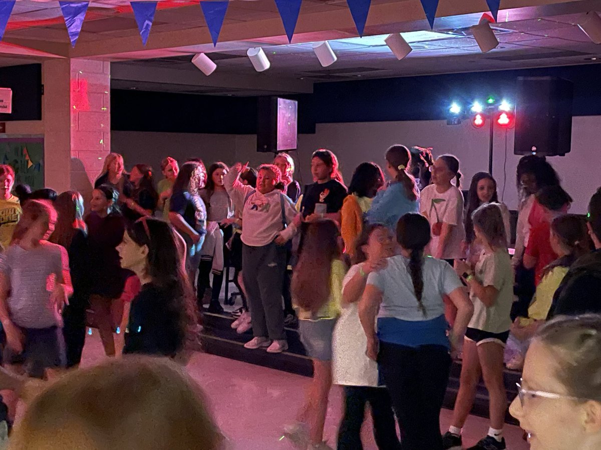 CISCMSD's tweet image. Our first Activity Night of the year was a success—students had a great time! Thanks to our CISPO volunteers for making it happen!! Looking forward to our second one sometime in the Winter! @DrTaranto @canon_mac