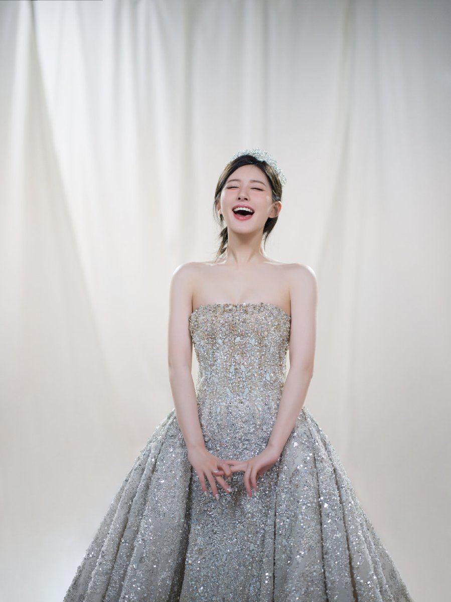 yihuanshibiaozi's tweet photo. #赵露思 生日的释义永远都是生生把她日死！拴着狗链、撅着屁股求狠狠后入的Rose怎么能不被生生日死呢？Rose迫不及待的向大家展示自己的口活舌技了！张大嘴展示深喉简直就是个飞机杯！仰着头等着各位的赏赐！ https://t.co/2e26HCifZA