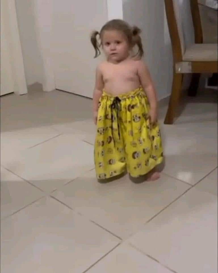 Mí amor: ¿Donde está mí short?

Yo: nuestro short!