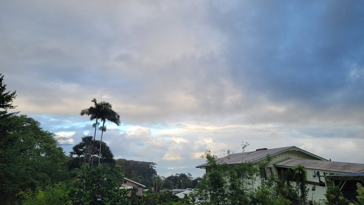 Evening clouds over Hilo, Hawaii. 

Yes, I have a thing for clouds. 

No, I am not embarrassed.

#sweetcloudaction