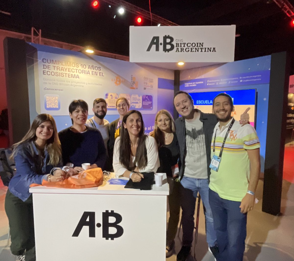 Fin ✨ Gracias por acompañarnos en el stand, las charlas y el #PremioBArte 👏🏽 #LABITCONF LA ROMPIÓ 🔥🔥🔥