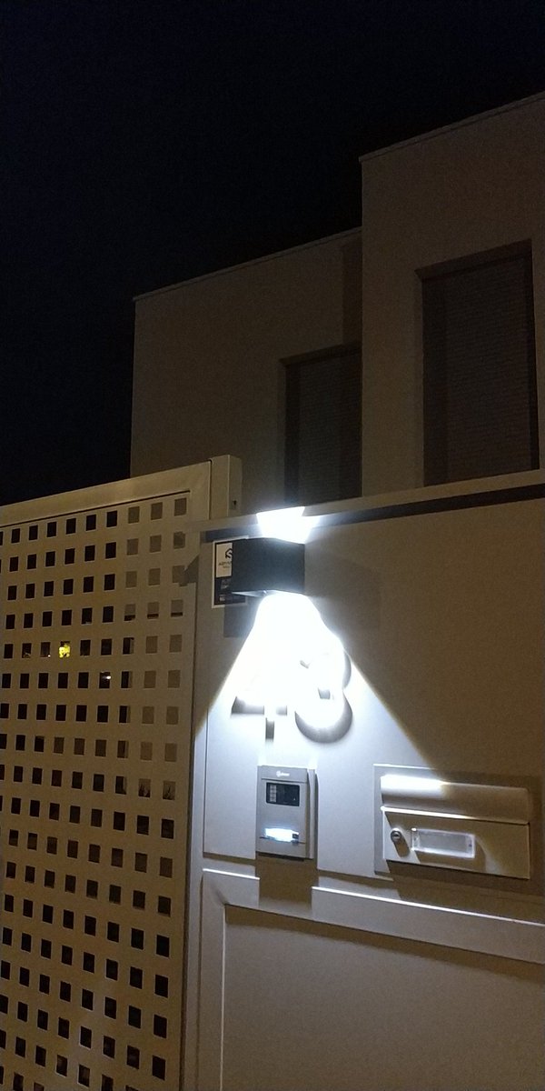 I'm counting lights with the Nightlights app, and I am realizing how stupid are humans...an example in the picture. Wasting a half of light to the night sky, polluting as it is free and without consequences...
nachtlicht-buehne.de/nightlights
#lightpollution