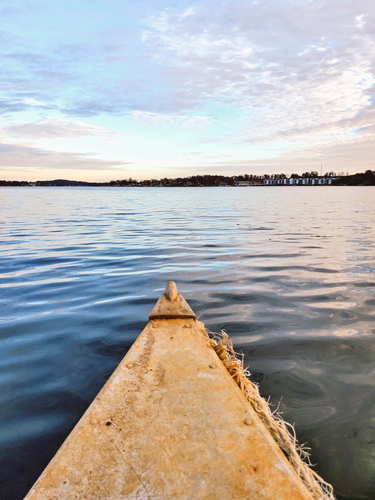 LilLakeLibrary's tweet photo. Beautiful evening for a canoe adventure @LakeOzarkNow @MoDNR @VisitMO #lake #saturday #ozarks https://t.co/QCl0NwpAcR