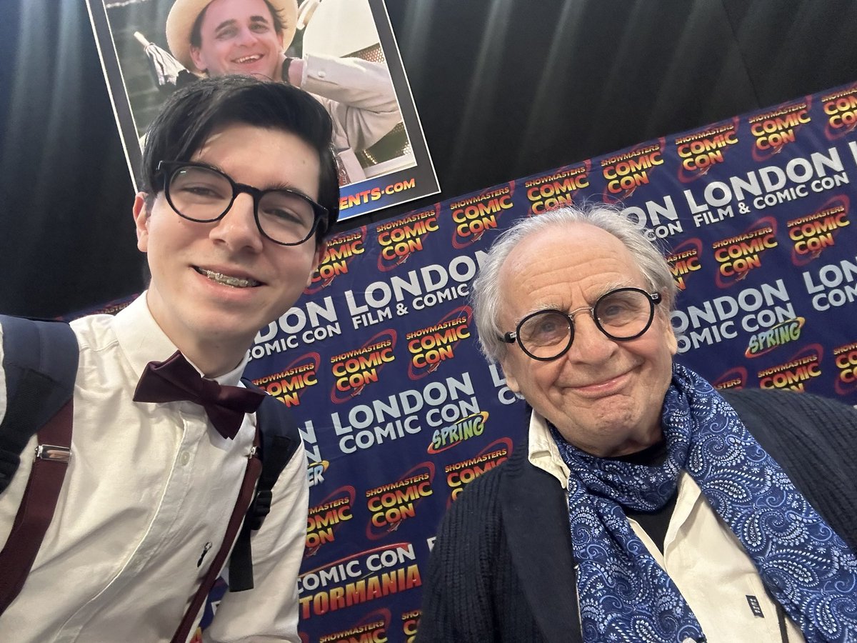 HarryC1412's tweet photo. Thank you to everyone who made my first convention today such a great one!
And thank you to Karen Gillan for being amazing!!!!
#lfccwinter @karengillan https://t.co/ZkbckIBxZT