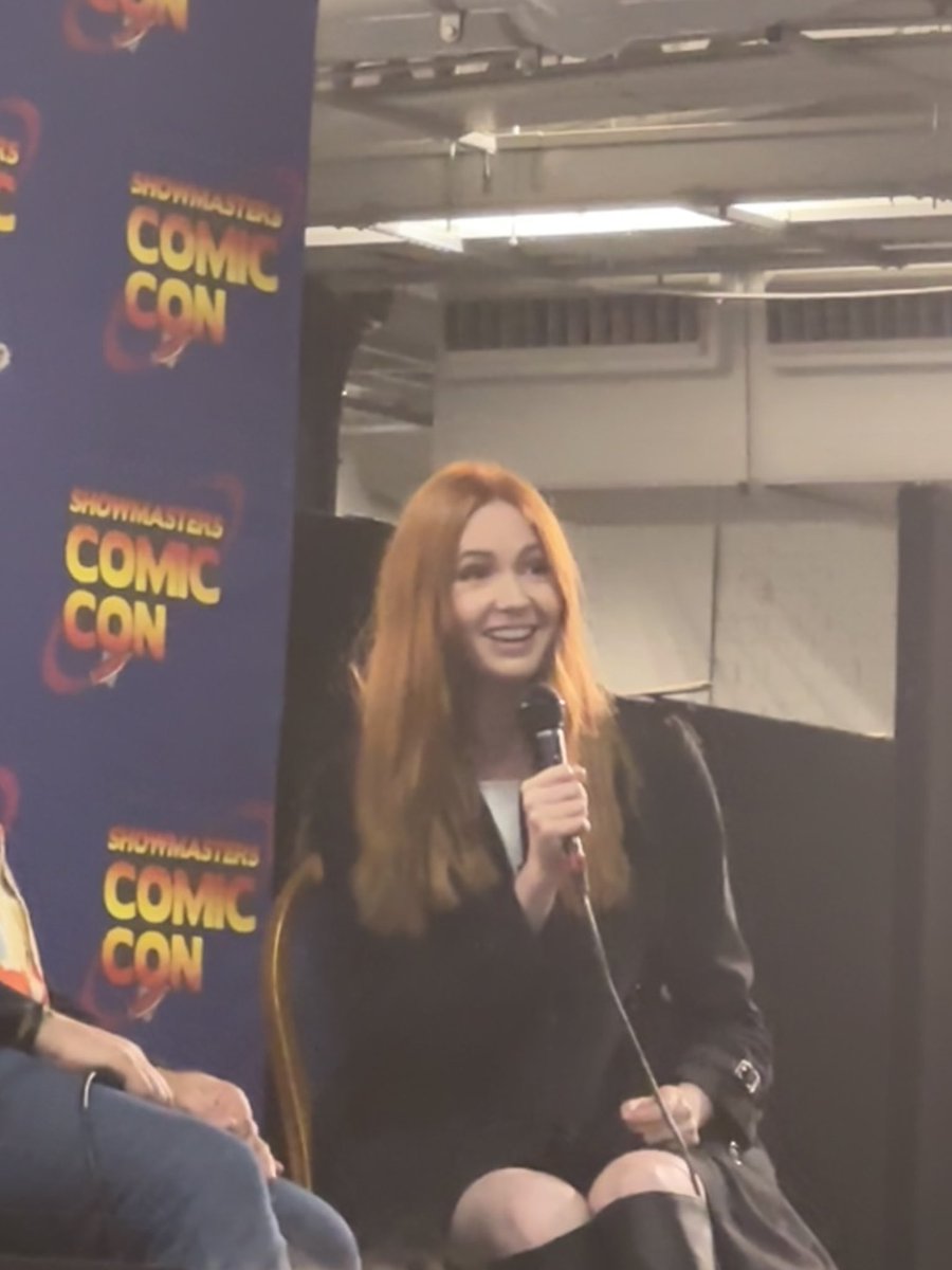 HarryC1412's tweet photo. Thank you to everyone who made my first convention today such a great one!
And thank you to Karen Gillan for being amazing!!!!
#lfccwinter @karengillan https://t.co/ZkbckIBxZT