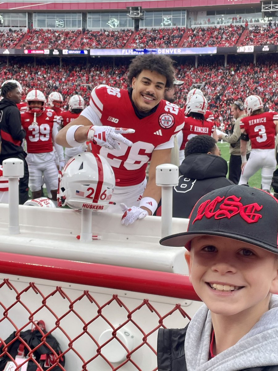 jhellman7's tweet image. First Huskers game in the books! Veterans Day🇺🇸 Picture and fist bump with a former Warrior, and He got to experience first hand the heartache of loving this team 🤣.  Solid day for my little man. ❤️ GBR