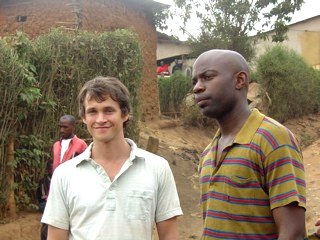 anselmo_art's tweet photo. Here is a bts pic of 'Shooting Dogs' that I hadn't seen before 👀🤩 Aaw, Joe Connor...and David Gyasi as Francois.
#HughDancy #ShootingDogs #BeyondTheGates https://t.co/TNwzGfhgfe