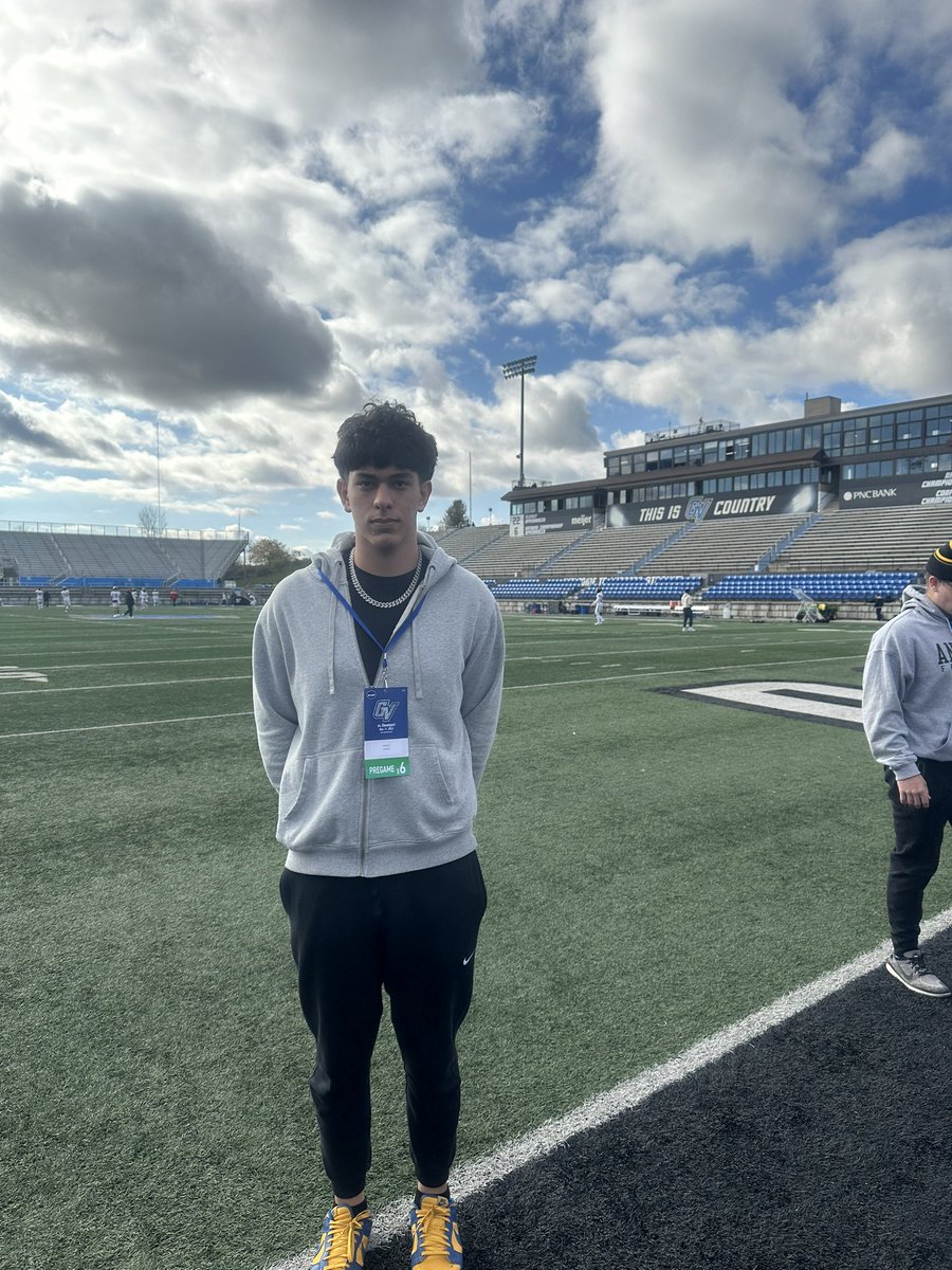 jadbazzi52's tweet photo. Great experience out in Allendale today. Thank you @CoachCooper_87 for having me out today. I’ll be back 💙🖤
#AnchorUp ⚓️

@CoachCooper_87 @CoachZeekGVSU @gvsufootball @H_Hamid6 @TheD_Zone @AllenTrieu https://t.co/zE6YqsIfif
