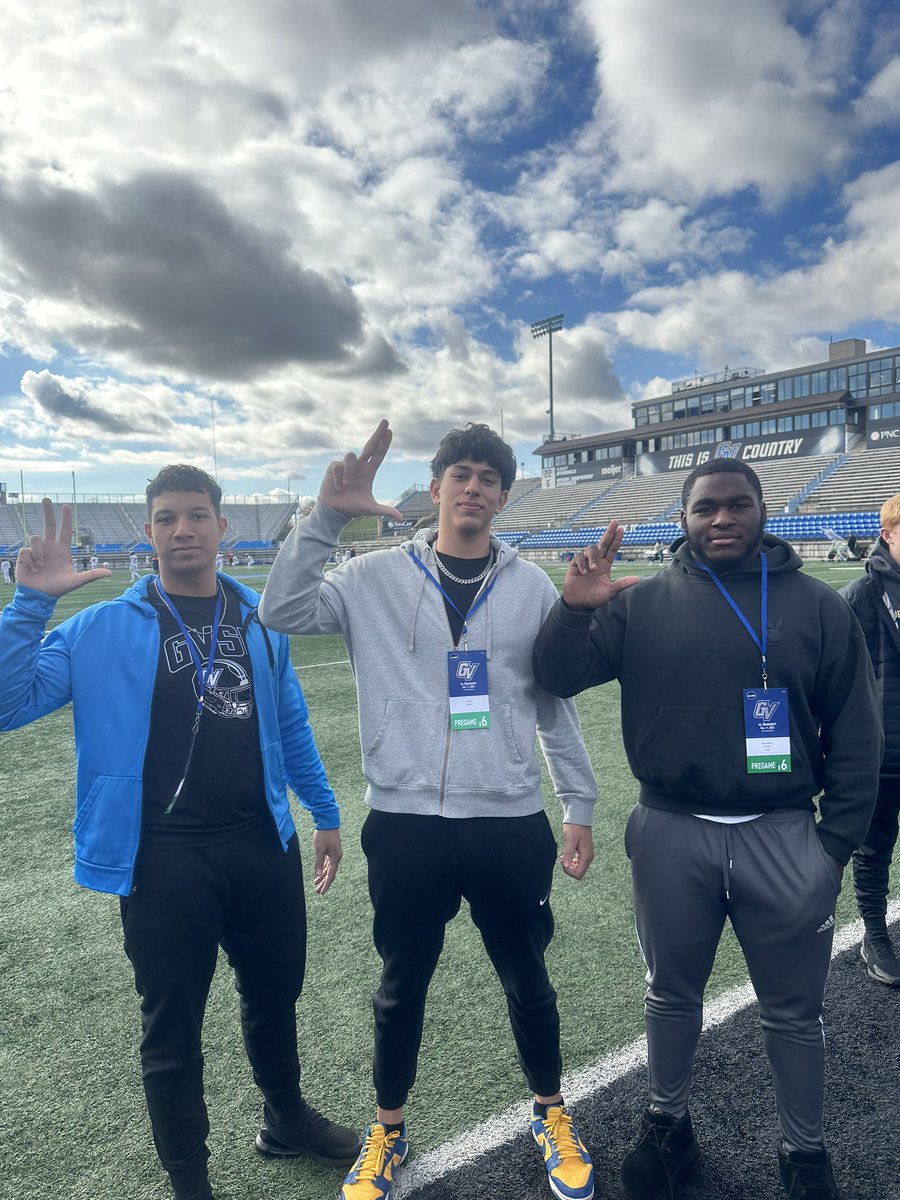 jadbazzi52's tweet photo. Great experience out in Allendale today. Thank you @CoachCooper_87 for having me out today. I’ll be back 💙🖤
#AnchorUp ⚓️

@CoachCooper_87 @CoachZeekGVSU @gvsufootball @H_Hamid6 @TheD_Zone @AllenTrieu https://t.co/zE6YqsIfif
