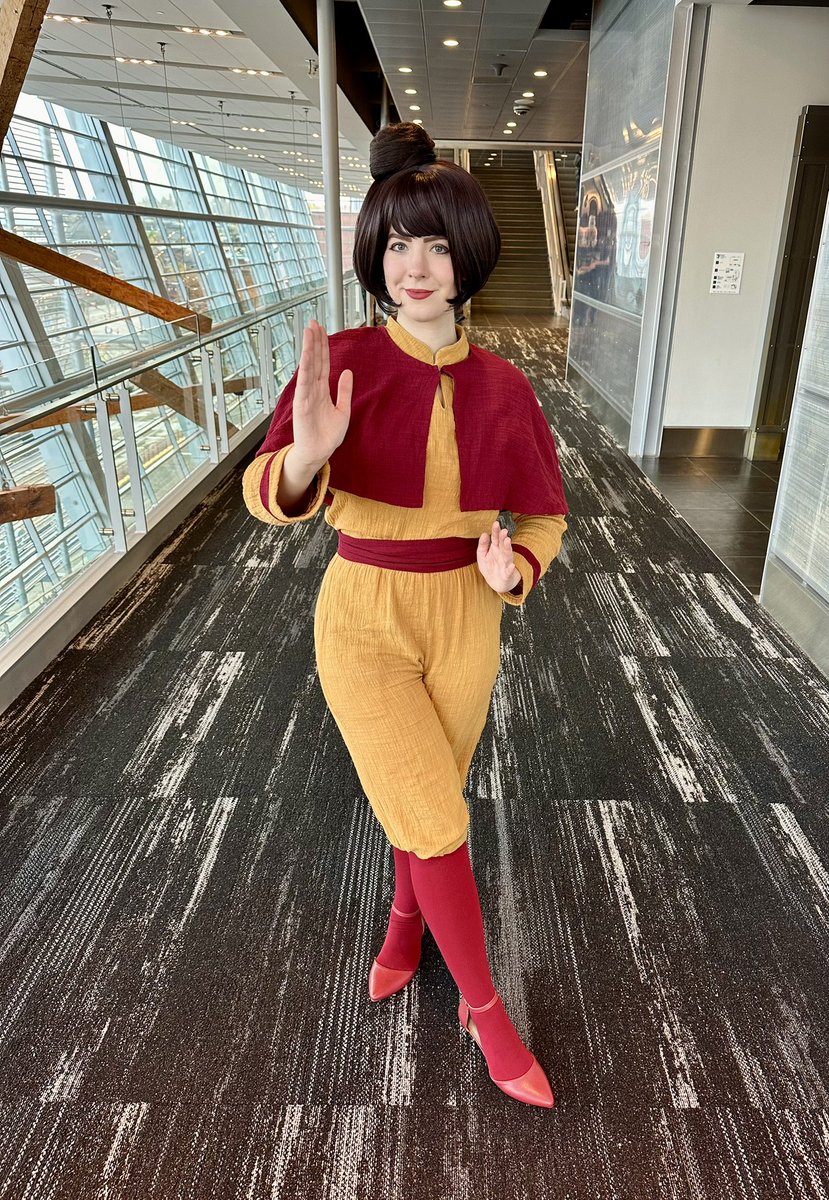 I finished sewing my Jinora cosplay in the nick of time to attend @jetcityshow ❤️

The teaser of the live action ATLA looks promising! I hope they make a live action Legend of Korra.