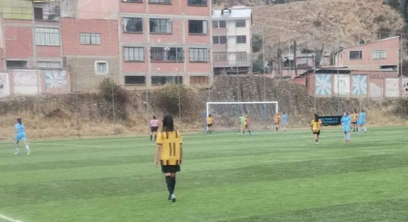 Derrota en el Clásico Femenino por 2 a 1, en un partido trabado y con una lluvia intensa.
A levantar cabeza Tigresas!
