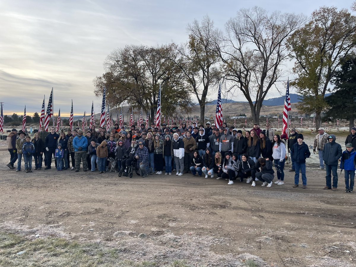 lassen_softball's tweet photo. Lady Cougs spent our morning putting flags on veterans graves to remember the ultimate sacrifice and honor their families. We then had the privilege of serving breakfast to our local veterans. 
Happy Veterans day to all that have served and continue to serve. 
#cougs🥎 https://t.co/IaAHGm0VPb