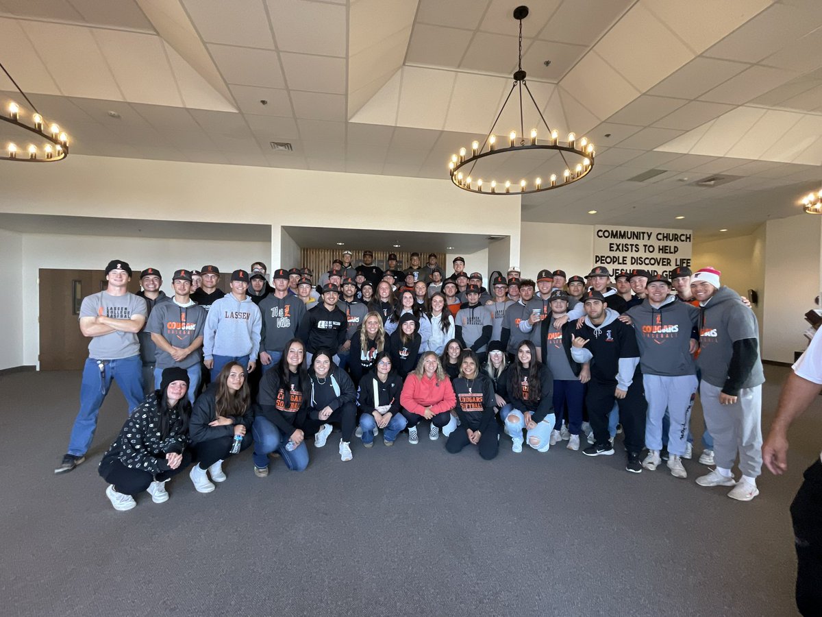Lady Cougs spent our morning putting flags on veterans graves to remember the ultimate sacrifice and honor their families. We then had the privilege of serving breakfast to our local veterans. 
Happy Veterans day to all that have served and continue to serve. 
#cougs🥎