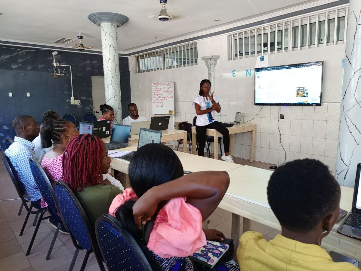 Aimeabibis's tweet photo. Ce fut un honneur pour moi de présenter la campagne #shesaid à une douzaine de participants.e.s qui ont appris comment Éditer sur @frwikiquote et y ajouter des citations de personnalités Africaines sans oublier la présentation de @Wikipedia
#WikimediaBj
#WikiLovesWomen https://t.co/nc8NA0Mtdq