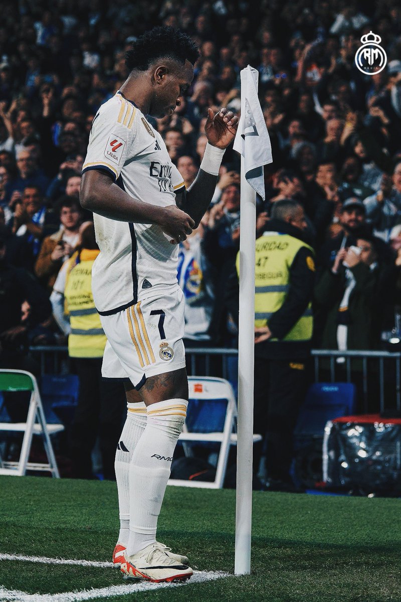 _RMMedia's tweet photo. 🫶⚪️🕺🏿 // @vinijr https://t.co/4cYejyVF5d