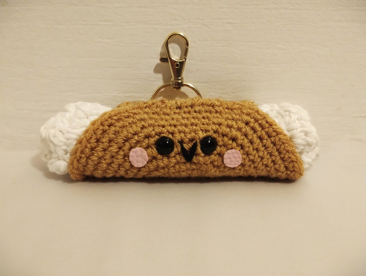 Ladyknowles's tweet photo. A crocheted cannoli - available to buy at my Etsy store. He's vanilla but please don't eat him. 

https://t.co/dZ0GEMa0SM

#crochet #Amigurumi #etsy #handmadegift https://t.co/s8iFtsqqmb