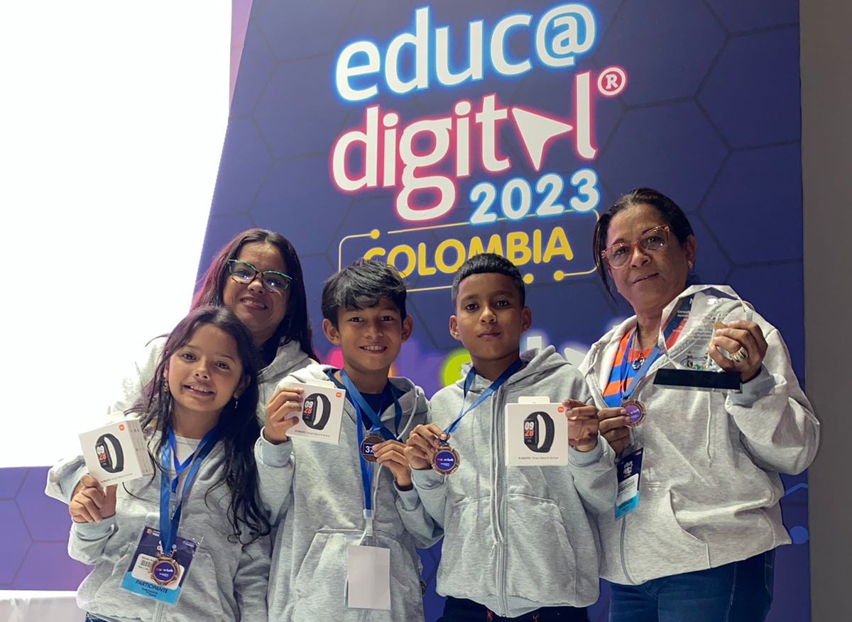 cataucgo's tweet image. Felicitaciones a nuestra comunidad educativa de la IE San Antonio de Piojó en especial al grupo de investigación por su participación y lograr el 3er puesto en la final nacional del #MakerLab @CompuParaEducar en la categoría de #LaboratoriosDeInnovación 🤓🙌🏾