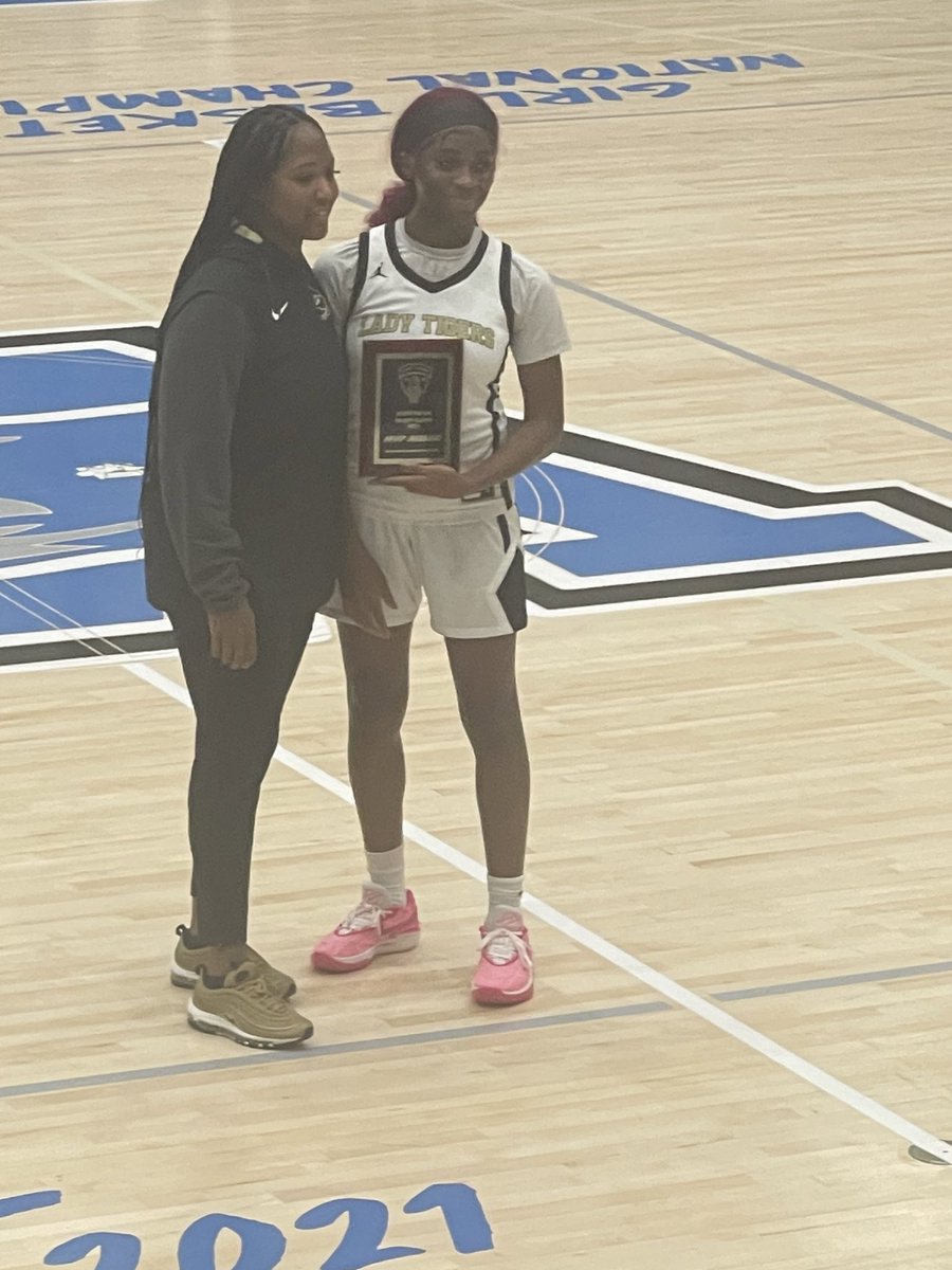 FCHSTIGERSPORTS's tweet photo. The Lady Tigers 🏀playing in the Hoops4Hunger Tipoff Classic #ROAR #basketball ⛹️♀️ #GoTigers #waytowin https://t.co/w8iD9WN23G