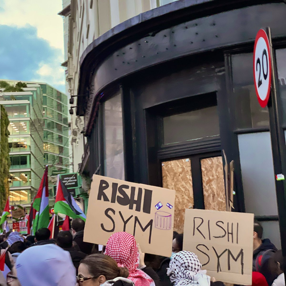 yyddak's tweet photo. In our thousands in our millions, we are all Palestinians. 1 mill! 🇵🇸✌🏼🍉 https://t.co/umeBhtlsIe