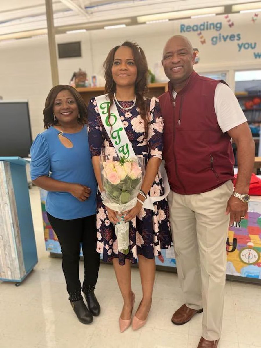 Anointed2Dance's tweet photo. Honored to represent JDD as the 2023-2024 Teacher of the Year! 💛💚🙏🏽 https://t.co/fwd22gehZw