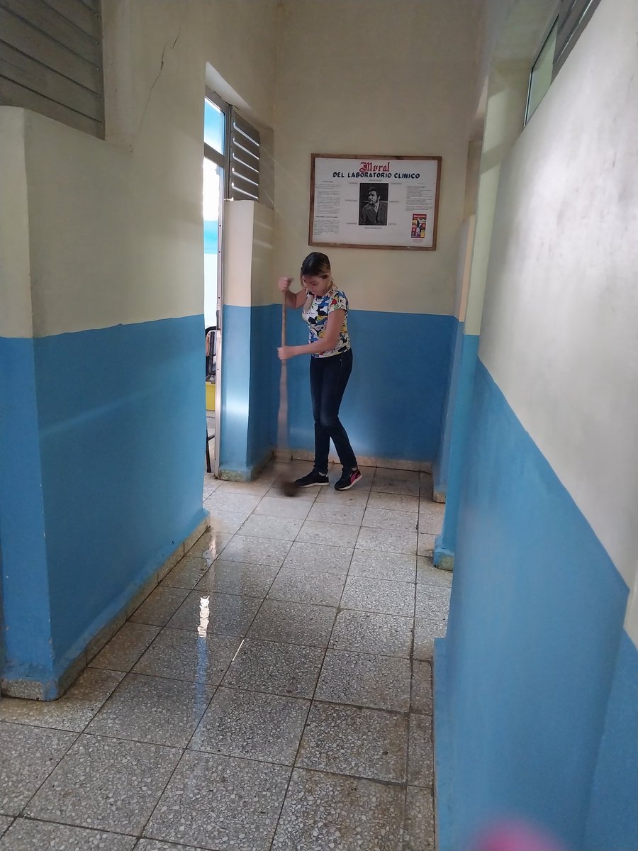 marvispavon04's tweet photo. Trabajo voluntario en el laboratorio clinico .policlinico Ruben Batista Rubio.
#SomosContinuidad https://t.co/BUJGsqljEw