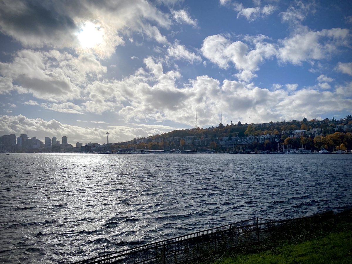 grounds_running's tweet image. Stop showing off Seattle!😏

#Seattle #running #explore