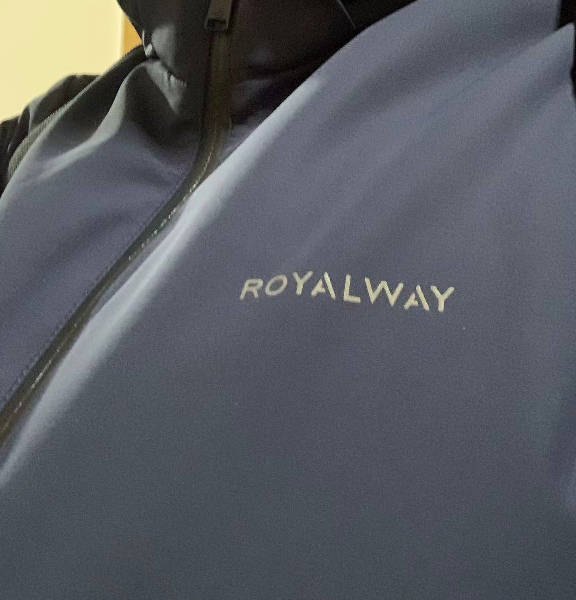 日本&国际 业务 017 

穿上我的 ROYALWAY 冬季款防寒服，出门感受一下华北清晨的寒风。

祝周末愉快！  

#服装定制 #业务合作 #宝美 #Beaume #ROYALWAY