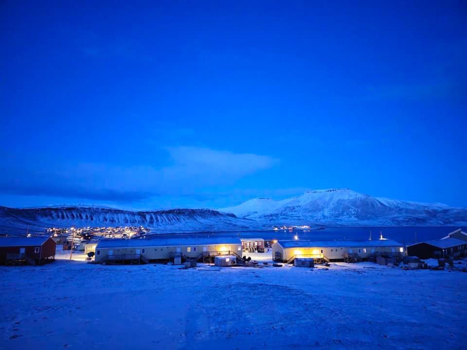 A fam in Arctic Bay, NU still needs $1,200 to fly a fam member up to attend a funeral. If you have the means to do so, pls send e-transfers to r_kigutaq@hotmail.com The town has come together in the most beautiful way raising $ for back-to-back losses. Any help is appreciated🩵