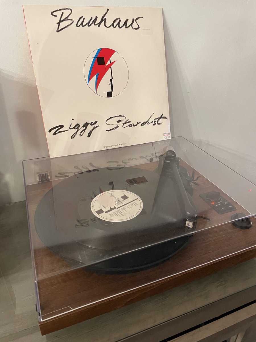 John Ore ☮️🏳️‍🌈🇵🇷🇱🇻 (@clarencerosario) on Twitter photo 