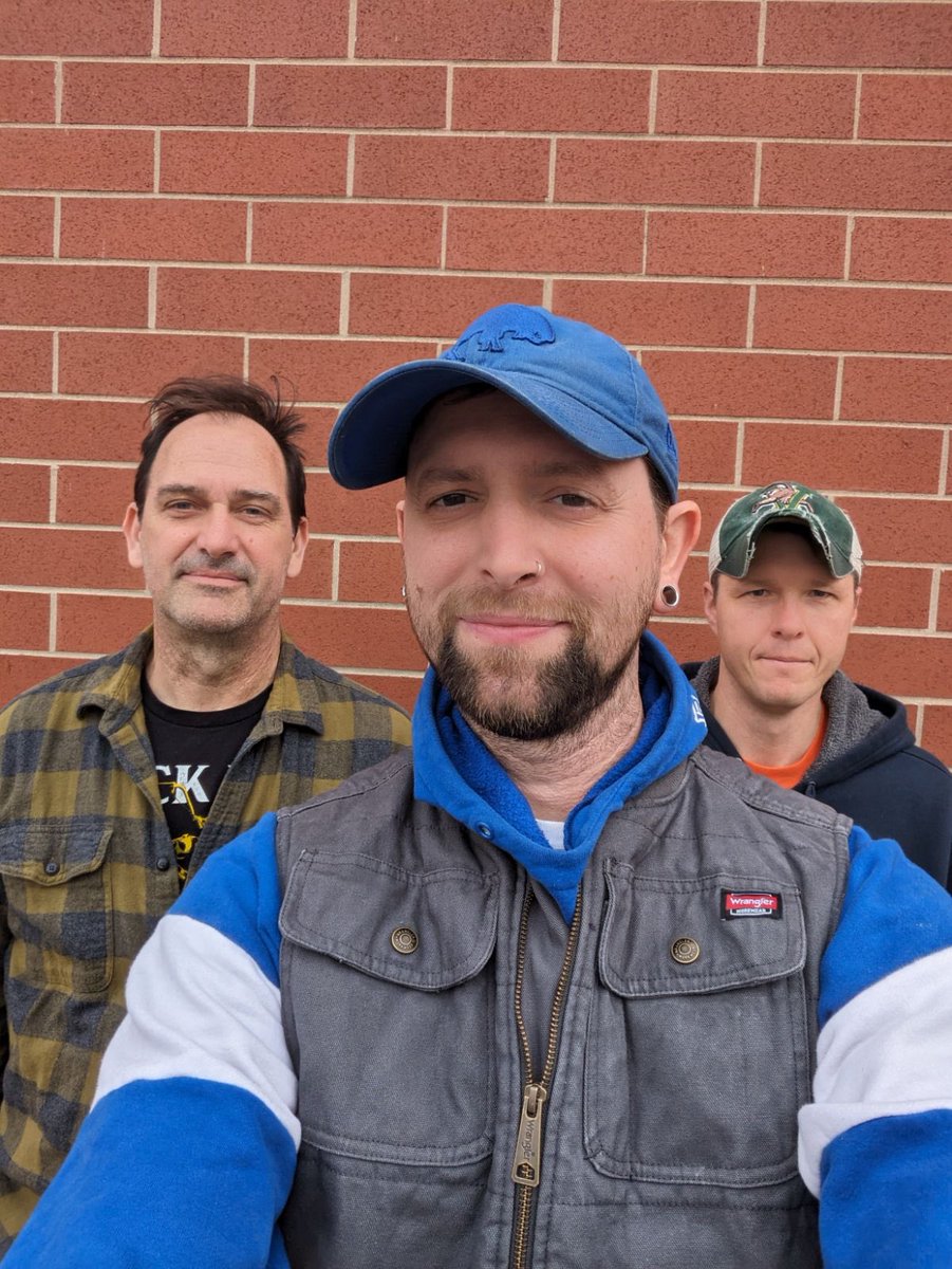 BrokenLockerBuf's tweet photo. Getting some needed bevies after practice…the hard work needs to be rewarded right? Fuck yeah! #716punk #FunSaturday #brokenlocker https://t.co/MbC2yIrzGX