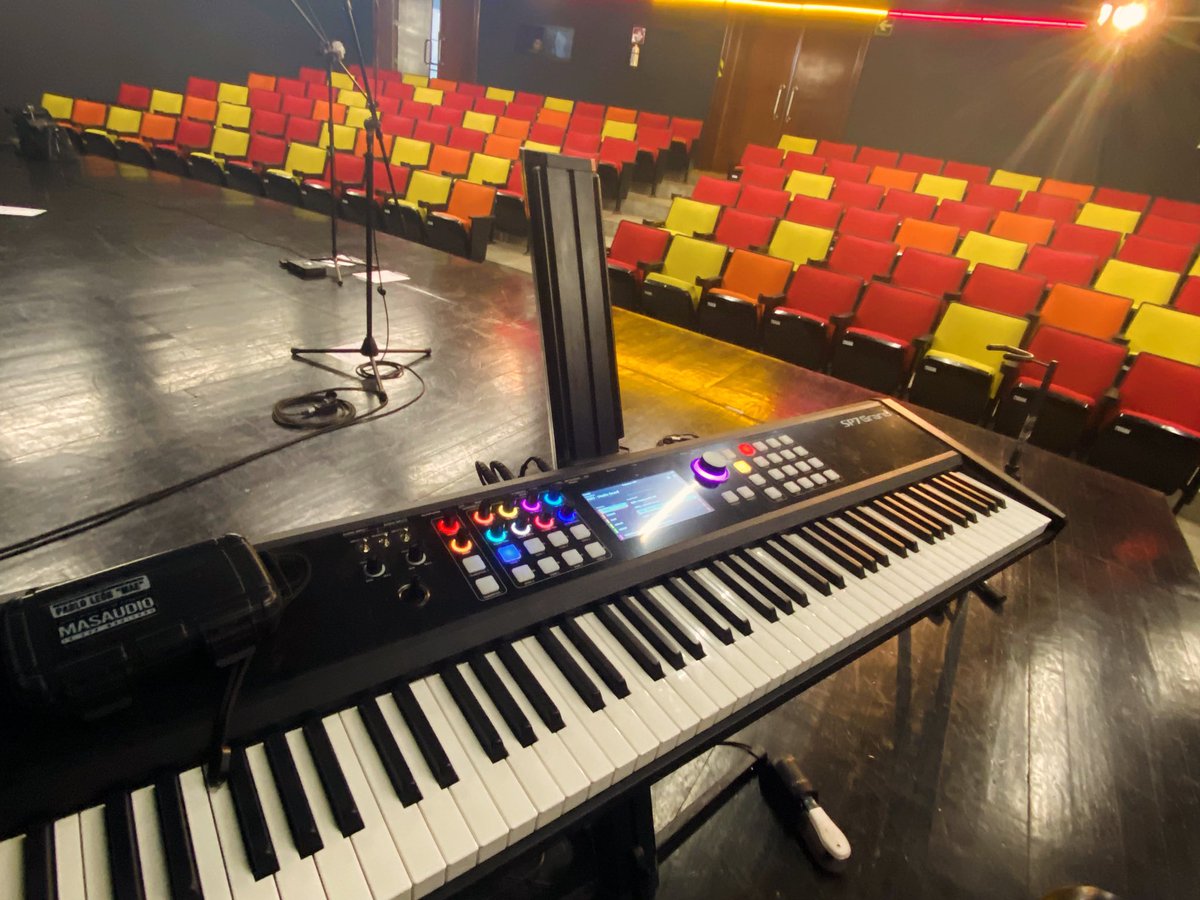 MaePelacat's tweet photo. Para el concierto de hoy con @raysa.morales me acompaña mí adorado Kurzweil SP7 Grand de @kurzweilmusic 
y por supuesto mis in ears de @masaudiomonitors sólo así se puede tocar en paz y felicidad total!!!

#raysamorales
#pelacatmae
#kurzweil #sp7grand 
#masaudiogt https://t.co/qwHI5og7UK