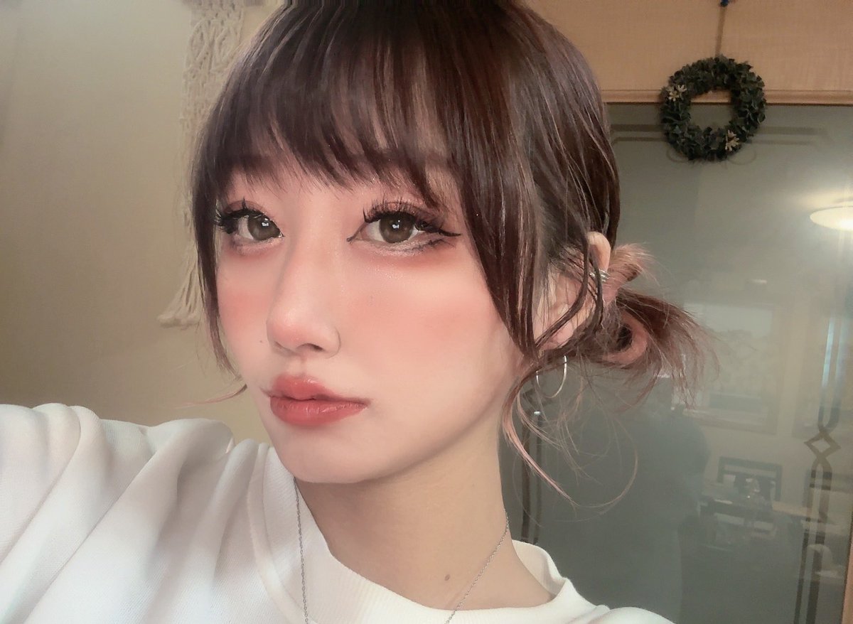 ピンク髪と言いつつお団子にしてしまった😇😇デザフェス差し入れとかなんも準備してませんすみません🥲🥲🥲