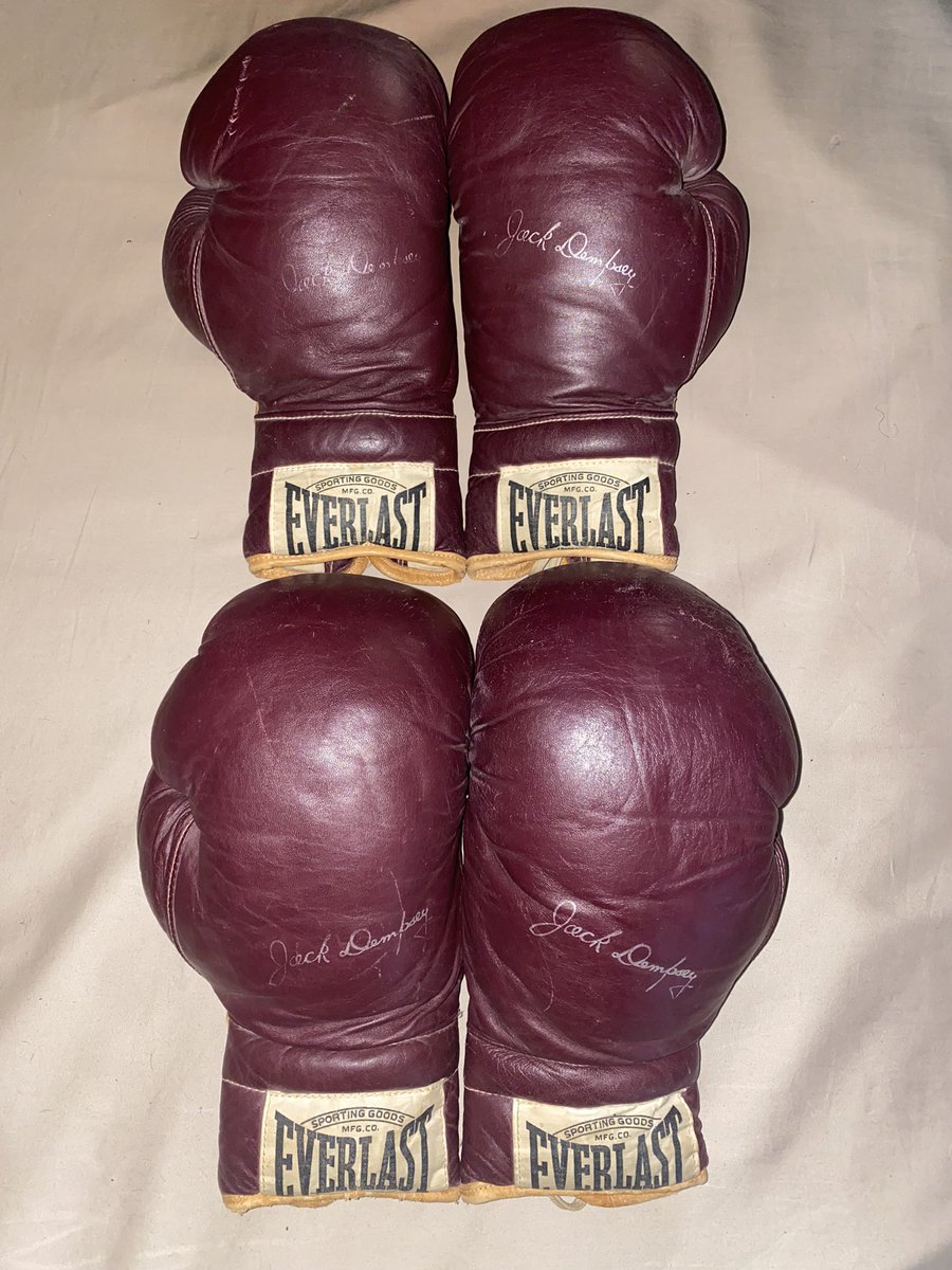 theegloveguy's tweet photo. 12oz vintage Jack Dempsey Everlast boxing gloves, Set #2!!
5421 model this time and they feel how they sound 😮💨
#boxing #gloves #boxinggloves #vintage #retro #oldschool #classic #leather #jackdempsey #everlast #everlastboxing #everlastboxinggloves #brown #maroon https://t.co/gDZMsVxDTz
