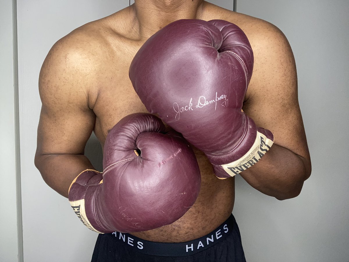 theegloveguy's tweet photo. 12oz vintage Jack Dempsey Everlast boxing gloves, Set #2!!
5421 model this time and they feel how they sound 😮💨
#boxing #gloves #boxinggloves #vintage #retro #oldschool #classic #leather #jackdempsey #everlast #everlastboxing #everlastboxinggloves #brown #maroon https://t.co/gDZMsVxDTz