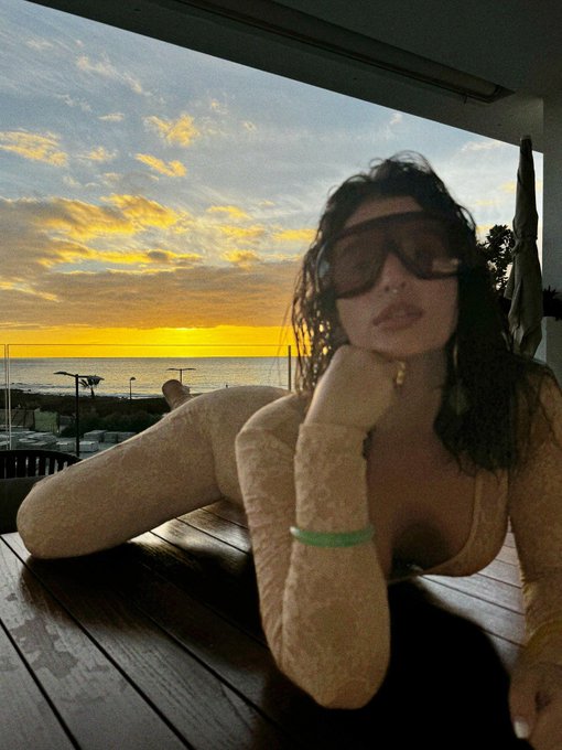 🪄 https://t.co/LUicb8ocKV 🌅 https://t.co/9eiUs0vuDK