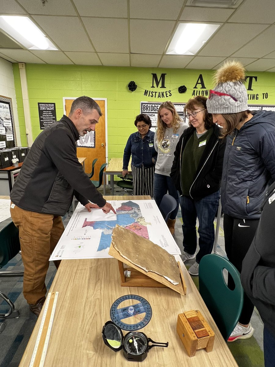 GRS_Science's tweet image. Another great time presenting #GeologicMapping ⚒ &amp;amp; #DynamicPlanet 🌎 during @IllinoisSO Great Lakes Coaches Clinic today!  Guess it’s time to get started 😉
#WJHtradition #GoTeam
@SOAlumniNetwork