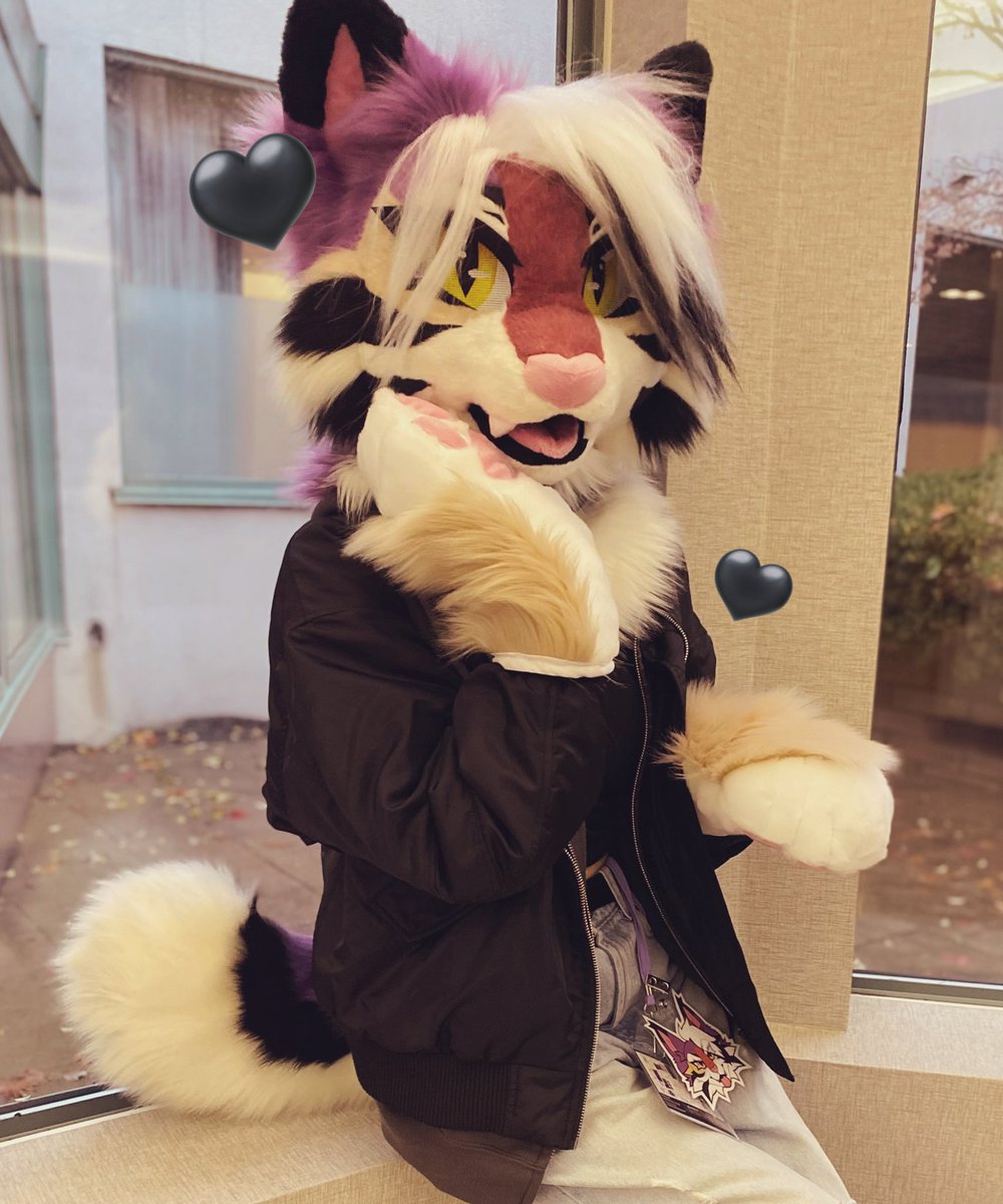 Heya it’s me again- it’s been a while but I’m at Howloween this weekend as this new girlie~ as well as Shino! Feel free to say hi or hangout! 🥺

Suit by the wonderful <a href="/meowwares/">meowware</a>! And any name suggestions are highly appreciated! 🙏✨

#howloween #howloween2023 #howl2023
