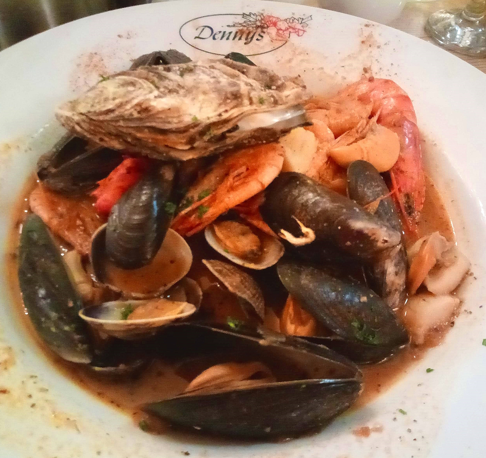 Great dinner at seafod restaurant, Dennys, probably the best in Chislehurst. Here is the seafood combo, oyster, clams, mussels, and crab claws in a Provencal sauce - Delicious