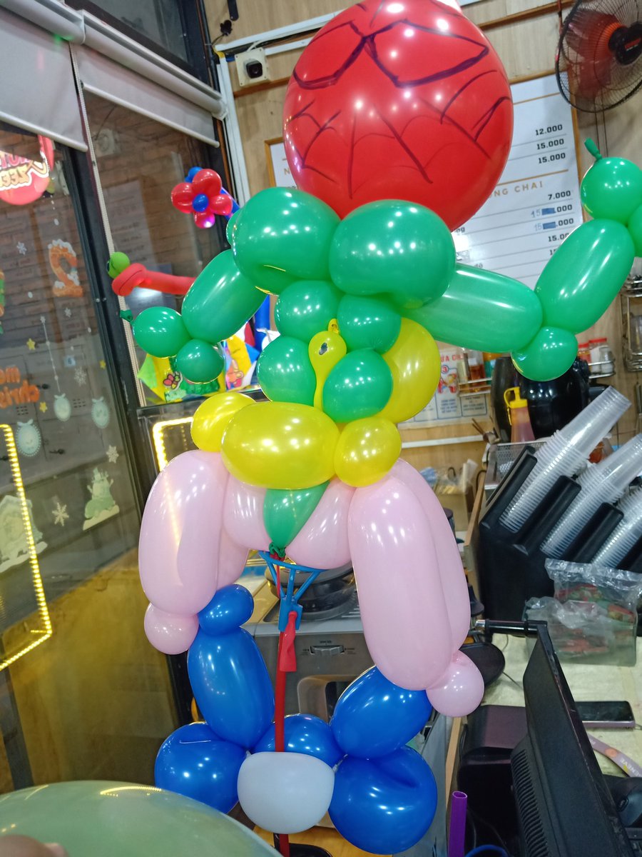 Spider Hulk sịp hồng