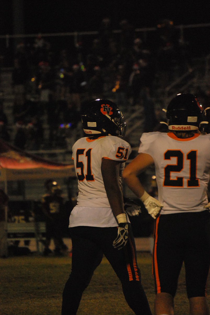 BIGVARESS's tweet photo. Round 3
#football #fuquay #playoffs https://t.co/wPOTg4rBIe